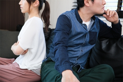 不仲な夫婦のイメージ